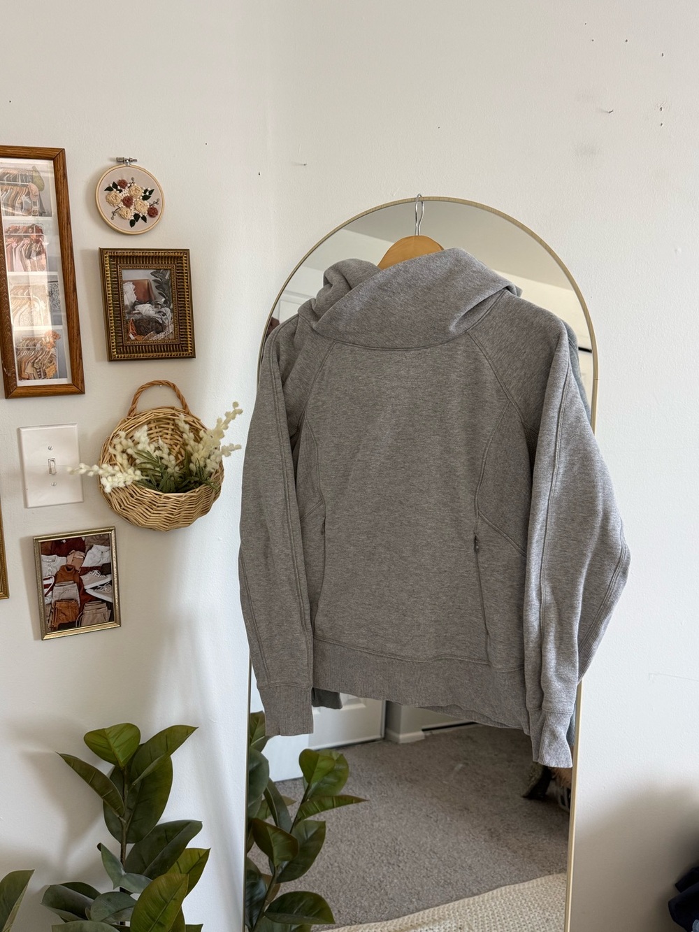 Lululemon Heather Gray Under Wraps Pullover Hoodie Size 8 - Picture 6 of 10